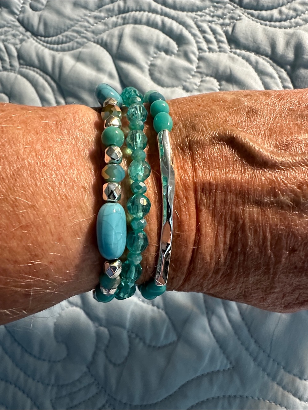 Avon Ocean Air Stretch Bracelet Set--Turquoise - Picture 3 of 6